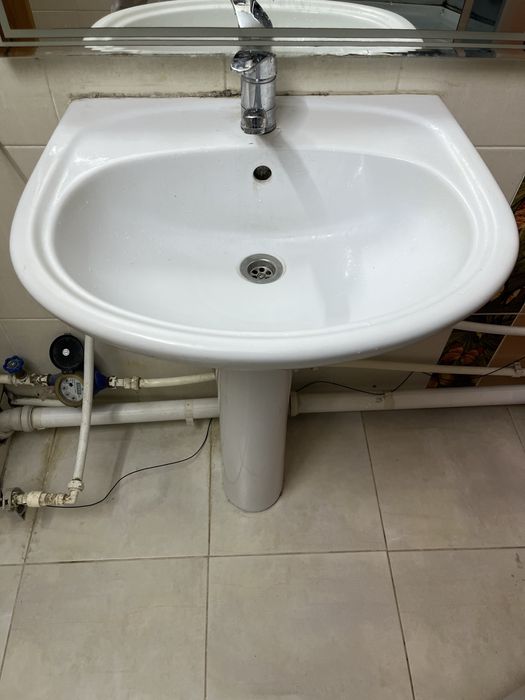 Раковина с ножкой