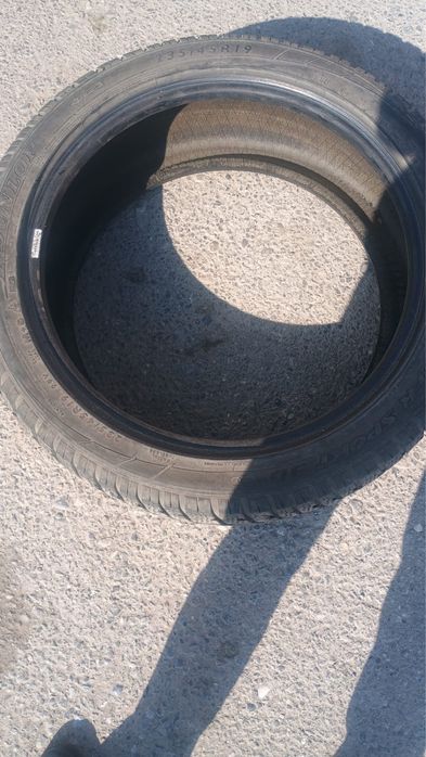 Балон 235/45/19 dunlop