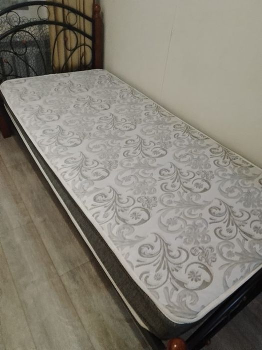 Продаю кровать и матрас
