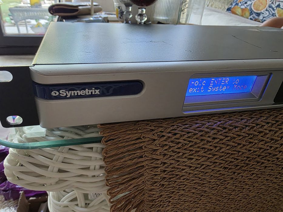 Procesor de semnal digital (DSP) audio Symetrix SymNet Radius 12x8.