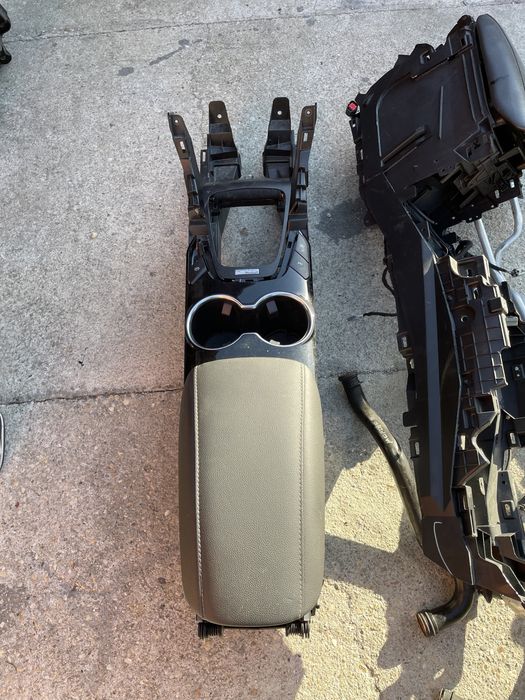 Cotiera centrala piele / tunel Ford Mondeo mk5 stare buna