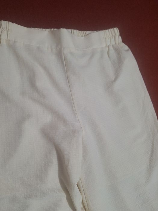 Pantaloni largi marime L