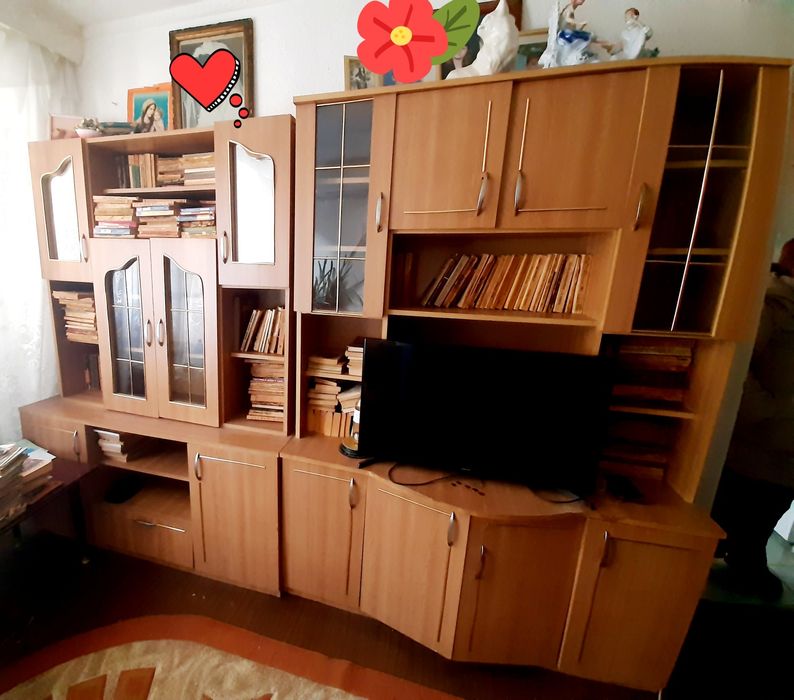In BRAILA  2 buc  Mobila / biblioteca 415,90