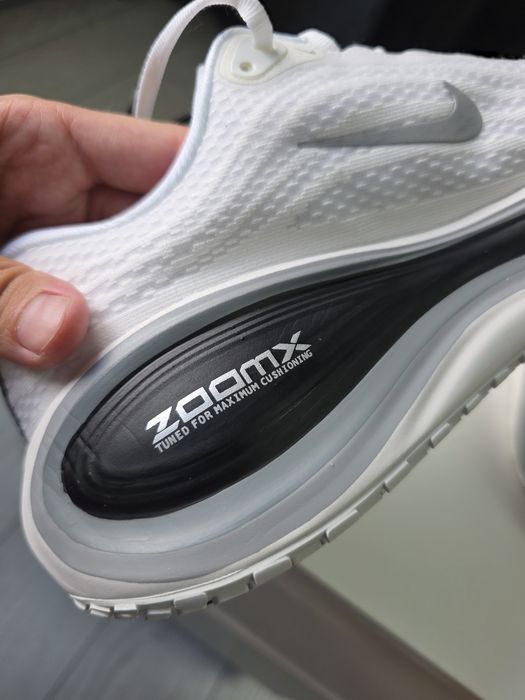 Nike Vomero Plus – Mărimea 42 | Noi, nepurtați