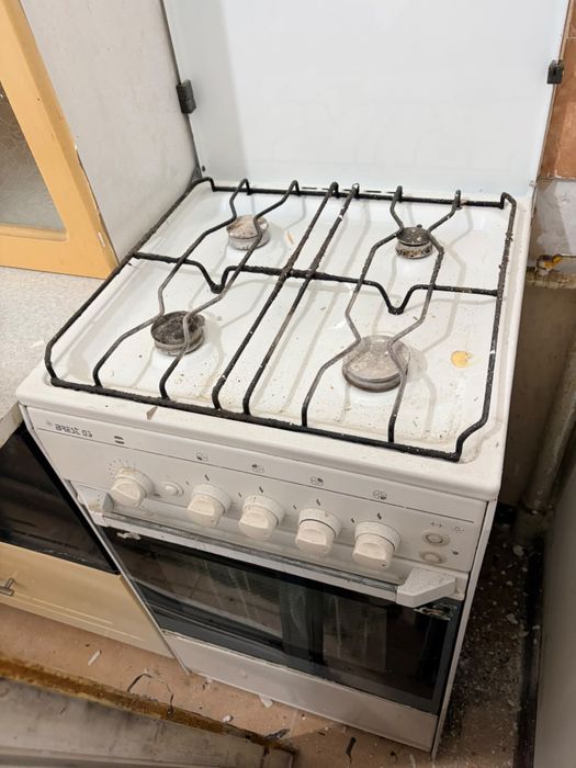 Продам газ плиту