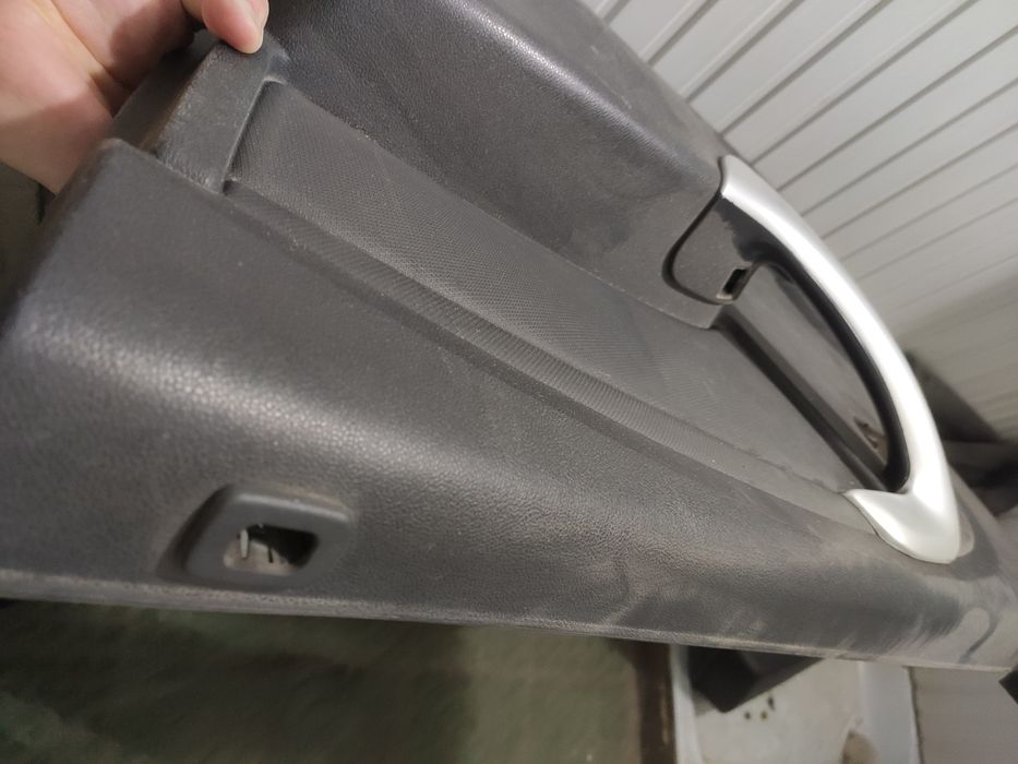 Обшивка дверей на ларгус