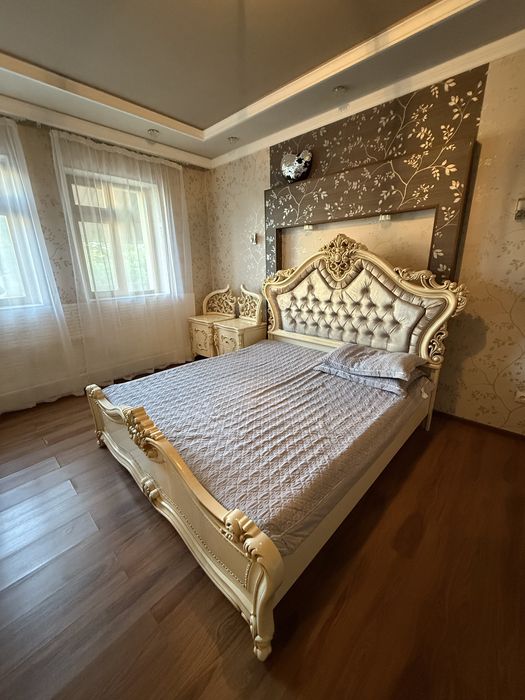 Кровать с 2 тумбами