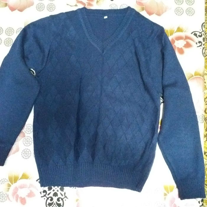 Новый джемпер ,цвет Синий,цена 2000.