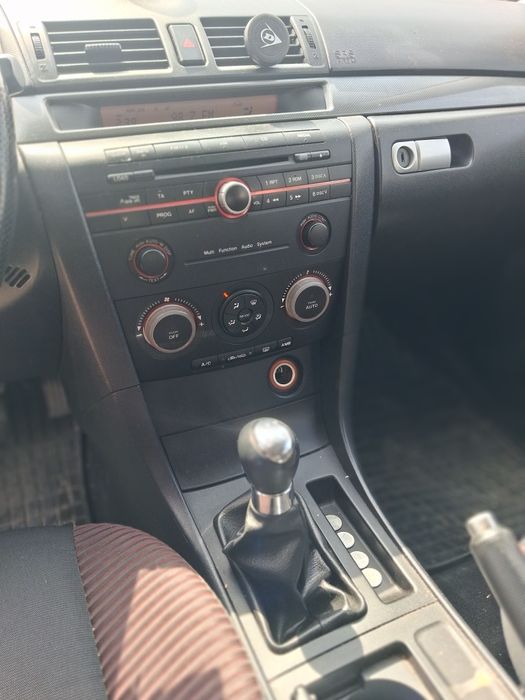 Vand Mazda 3 an 2006 motorina 150cc