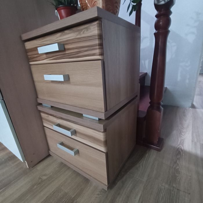 Тумбочка прикроватная