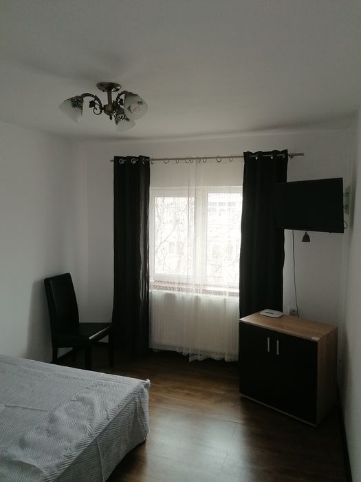 Închiriez apartament 3 camere, zona centrala
