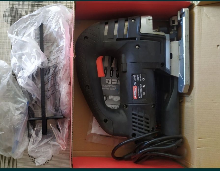 Лобзик продается