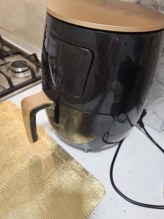 Friteuza airfryer cu aer cald