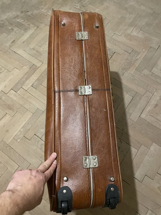 Geamantan vintage din piele