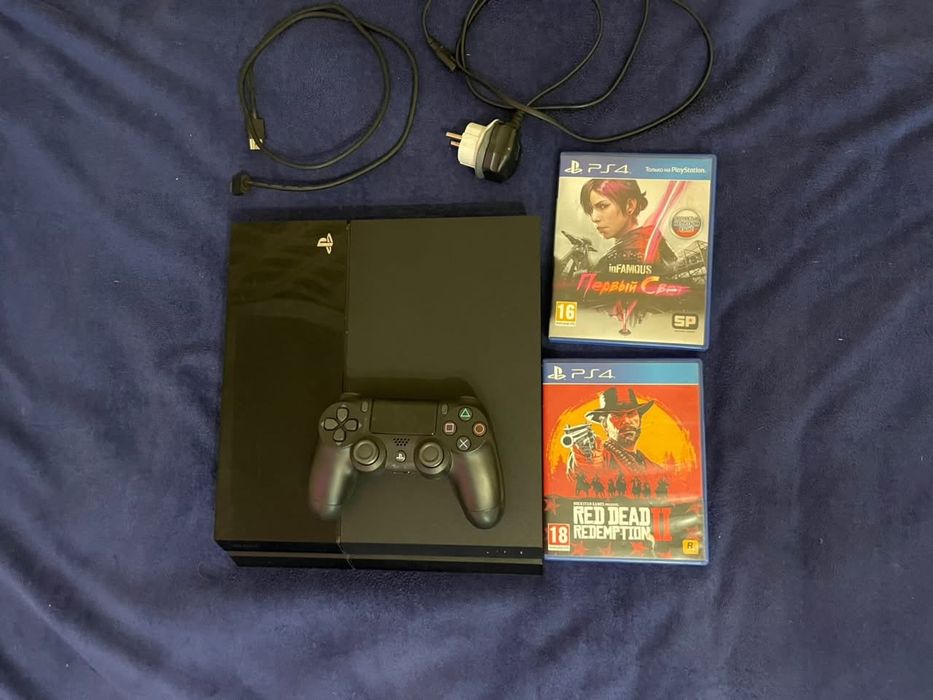 Продам приставку PS 4