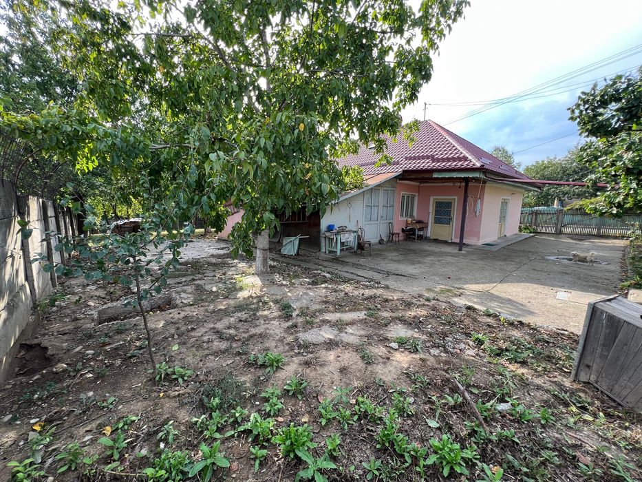 Vand casa cu teren 1500 m2 - toate utilitatile