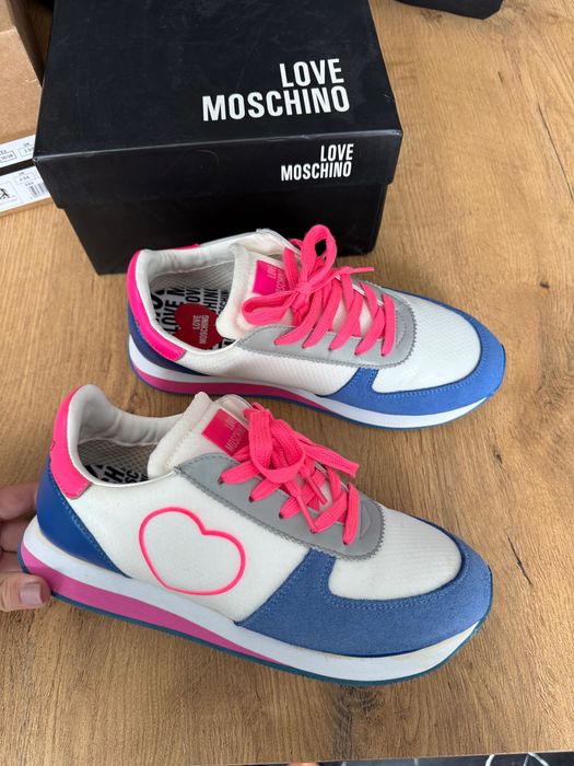 Сникърси Love Moschino