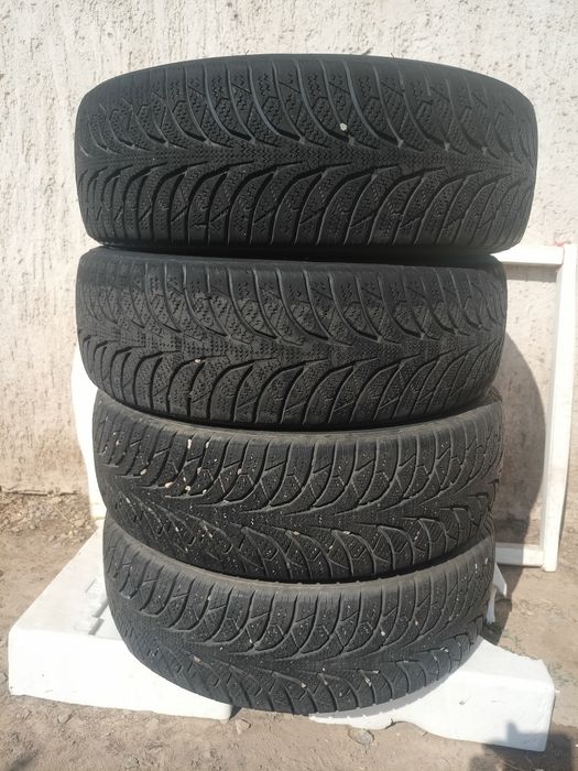 Продам зимние шины липучки