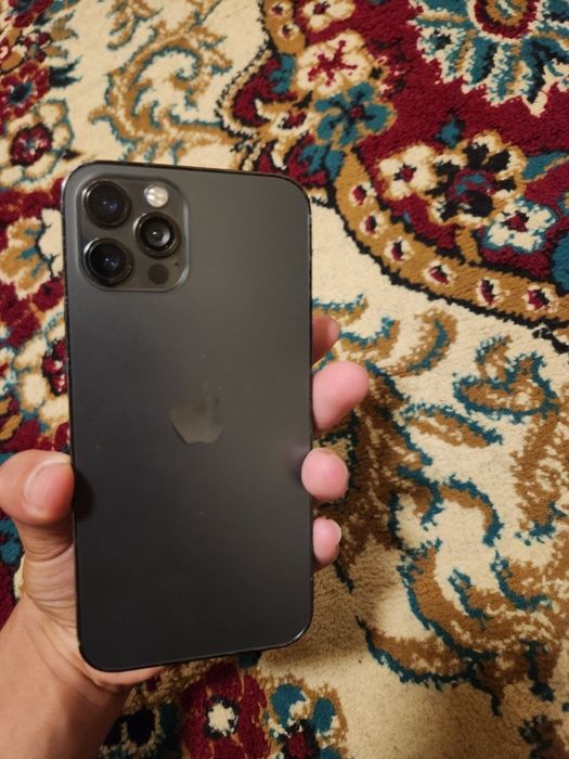 Iphone 12 pro  ideal