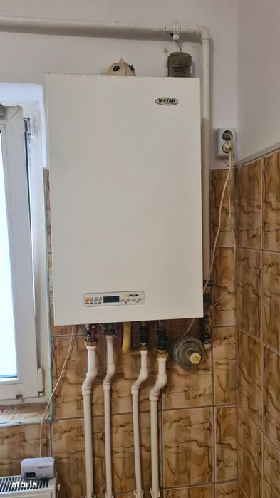 Apartament cu 3 camere de închiriat în Curtea de Argeș.