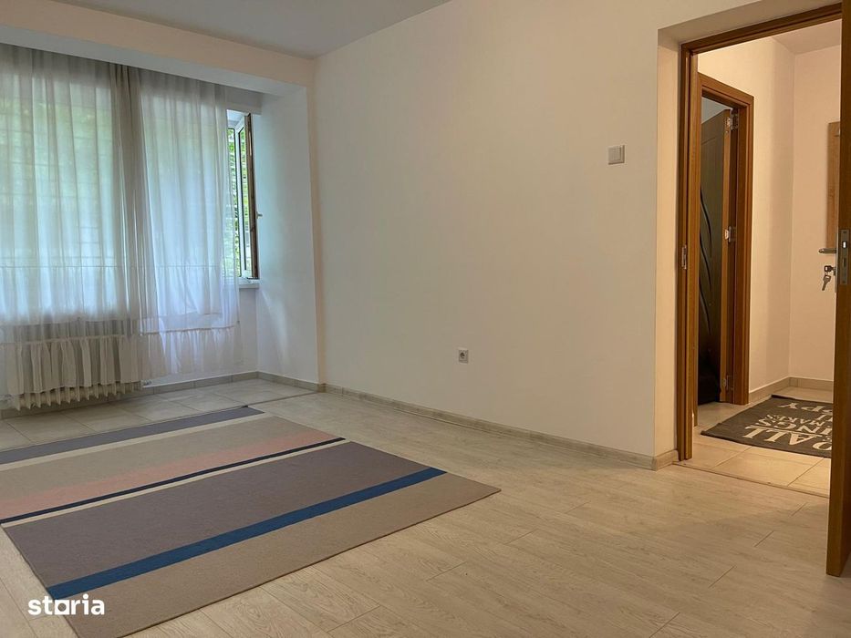 Chiar vizavi de City Park Mall, proprietar, 2 camere, cu contract ANAF