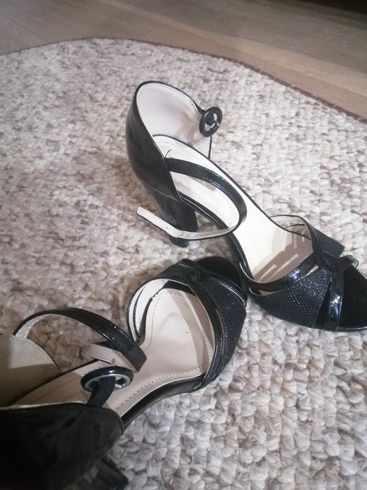 Sandale pentru femei