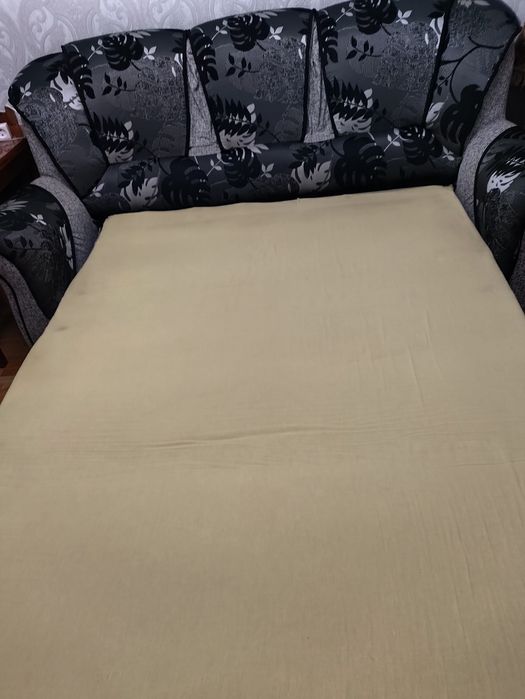 Продам диван с ортопедической решеткой