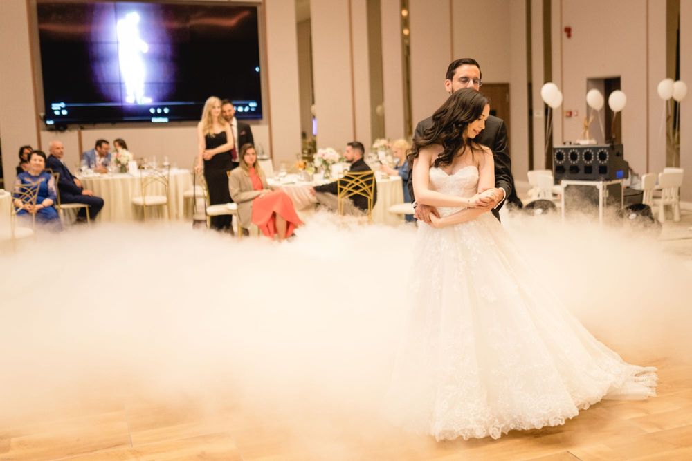 Vand rochie de mireasa Nicole Milano