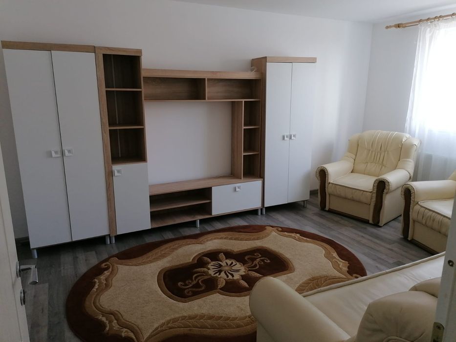 Închiriez garsoniera!