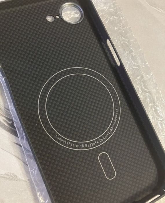 Чехол на iPhone 16e