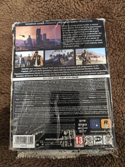 Ediție GTA 5 pe CD pentru PC cu harta din joc.
