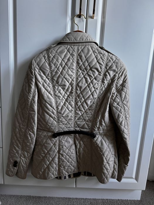 Geaca bej Burberry, stare impecabila, marimea IT 40