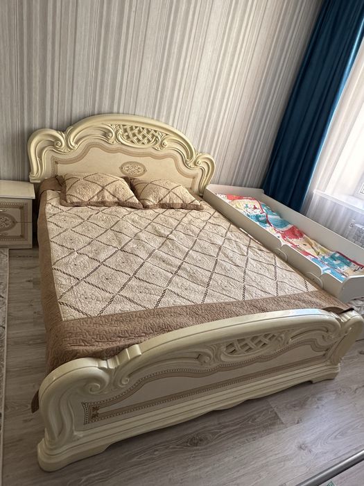Продам спальный гарнитур Лара