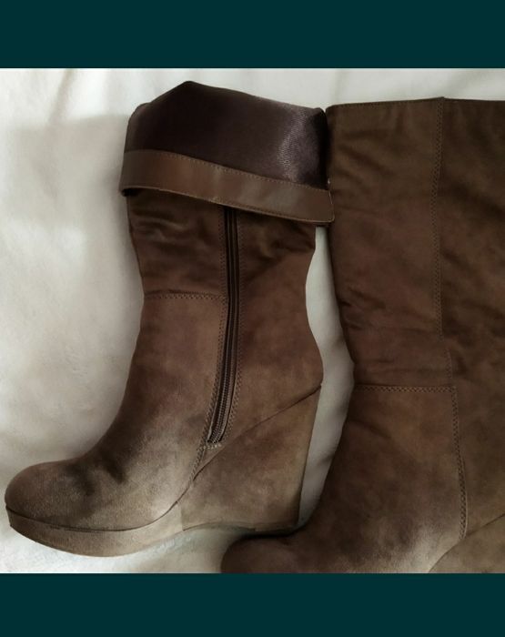 Продам женские сапоги