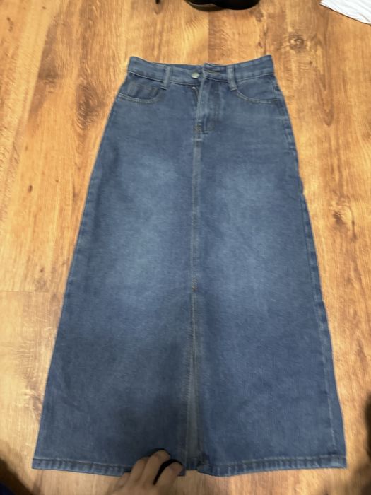 Продаи джинсовую юбку 42 размера