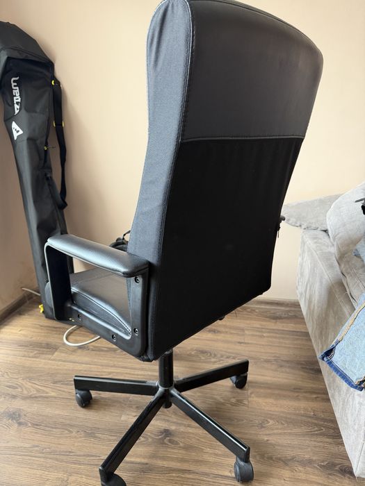 Офис стол, черен