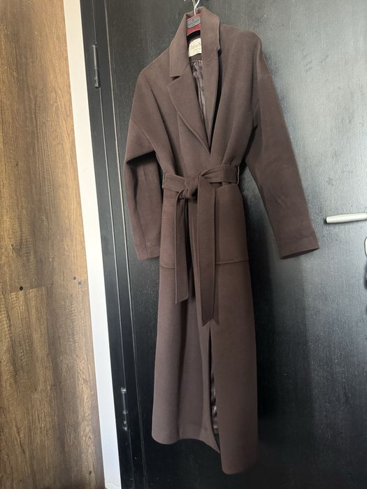 Палто на Max Mara в модерния за сезона кафяв цвят