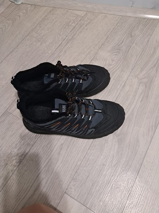 Продам зимние кроссовки