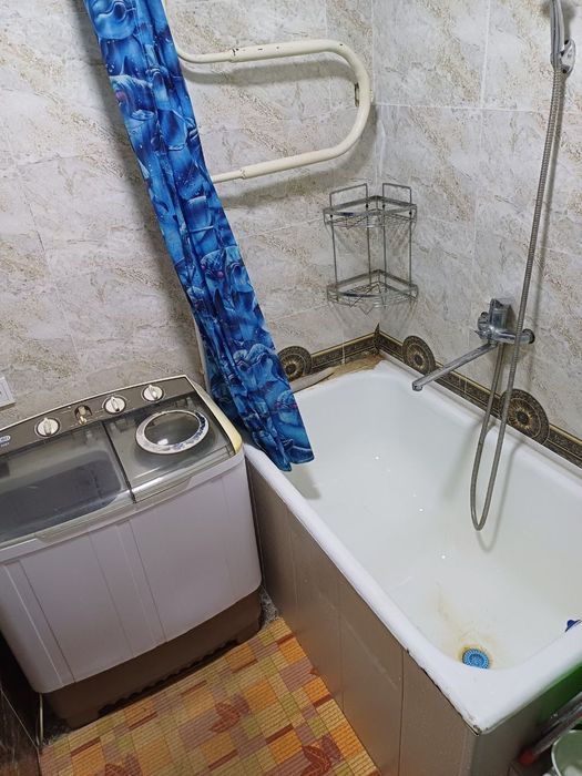 1 хона 2 хона килинган уй ва жихозлари сотилади