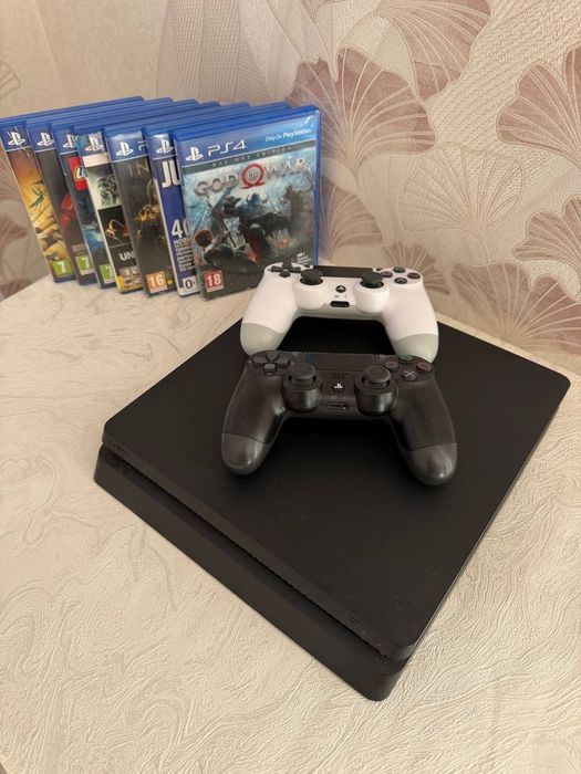 PlayStation 4 в отличном состоянии