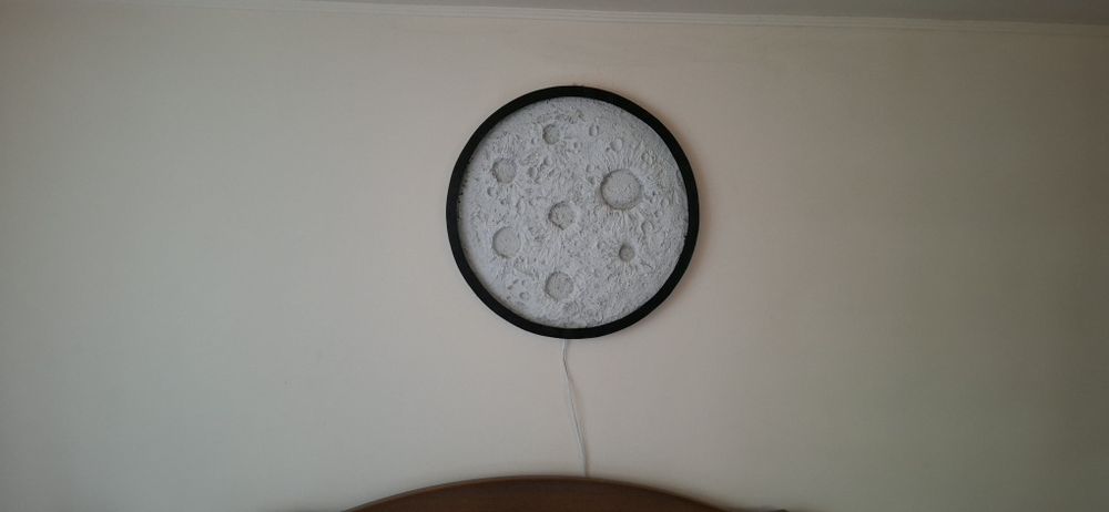 Aplica de perete sub forma de luna