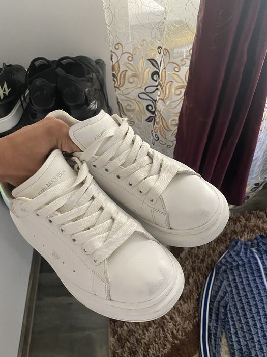 Vand adidasi maqueen