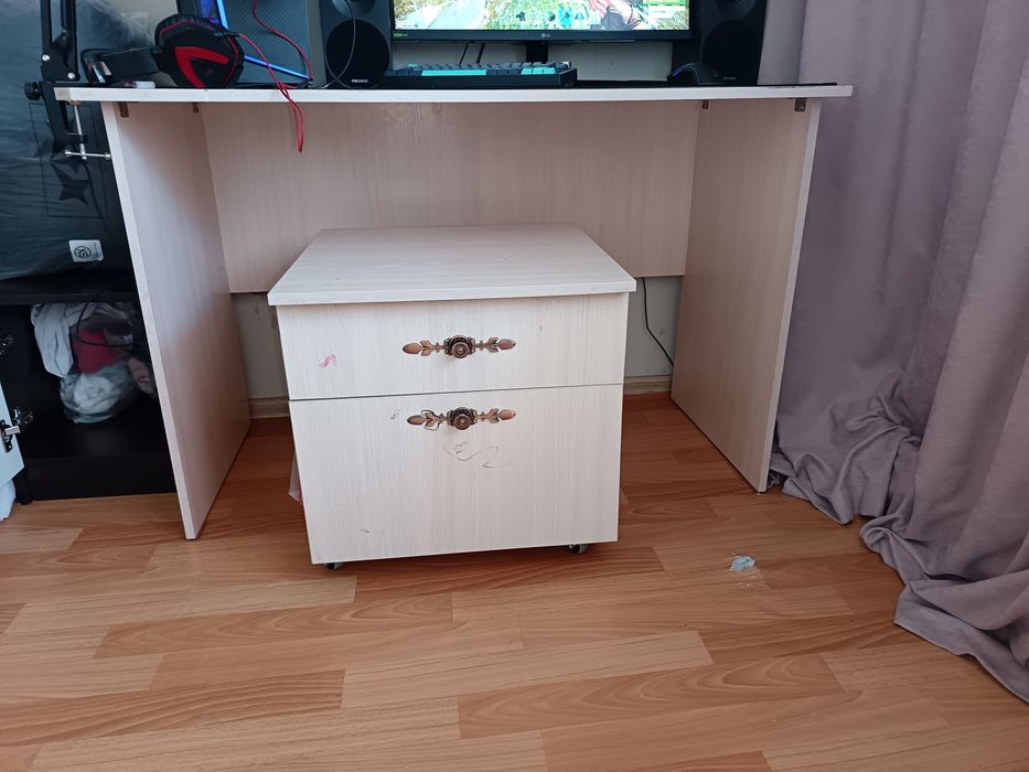 Продам шкаф, стол тумба и полку