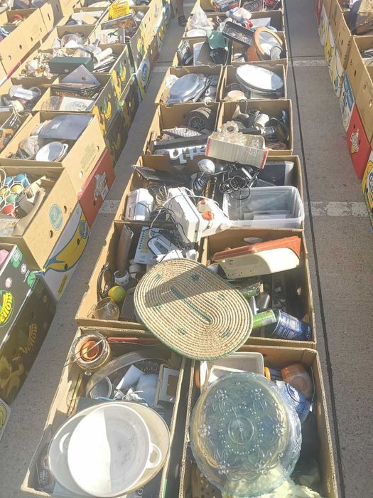 Cutii cu acareturi aduse din Belgia