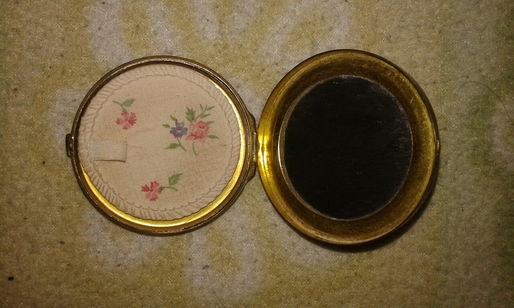 Стара пудриера