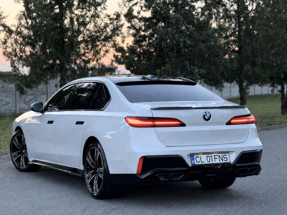 Bmw Seria 7 740d X-drive 2025  Faruri Swvarovski   TV,  B&W Diamond, Sky Lounge, Scaun Spate Vip, Iconic Glow, Masaj, Ventilatie Jante 21 USI ELETRICE