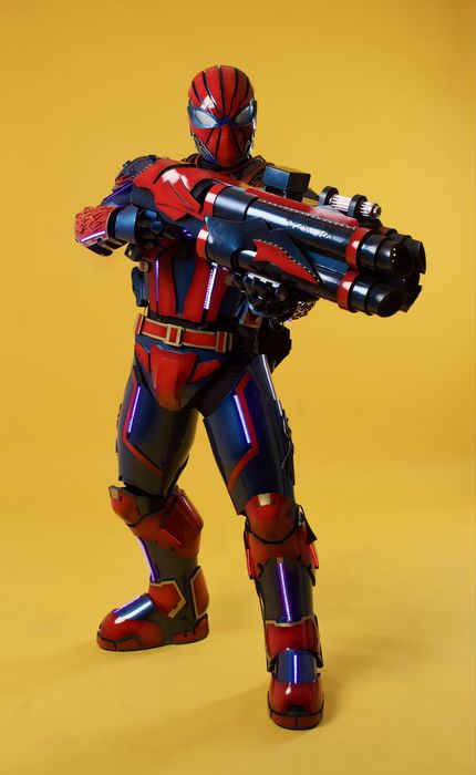 Продаются костюмы и реквизиты для праздников!