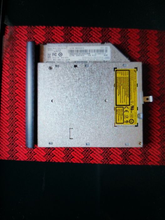 Unitate optică pentru CD uri și DVD uri pentru laptopuri