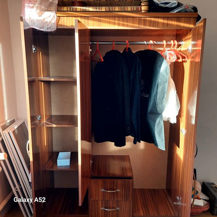 Шкаф 3 капылы почти новый