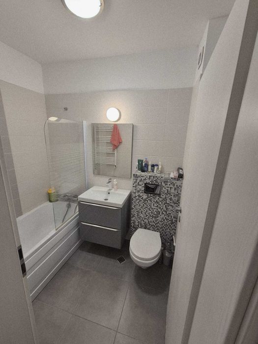 Apartament 3 camere,boxa si parcare!